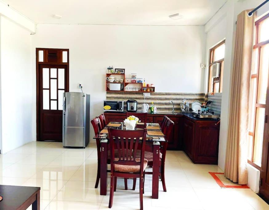 Saru Holiday Apartment - Upto 6 Guests Канді Екстер'єр фото