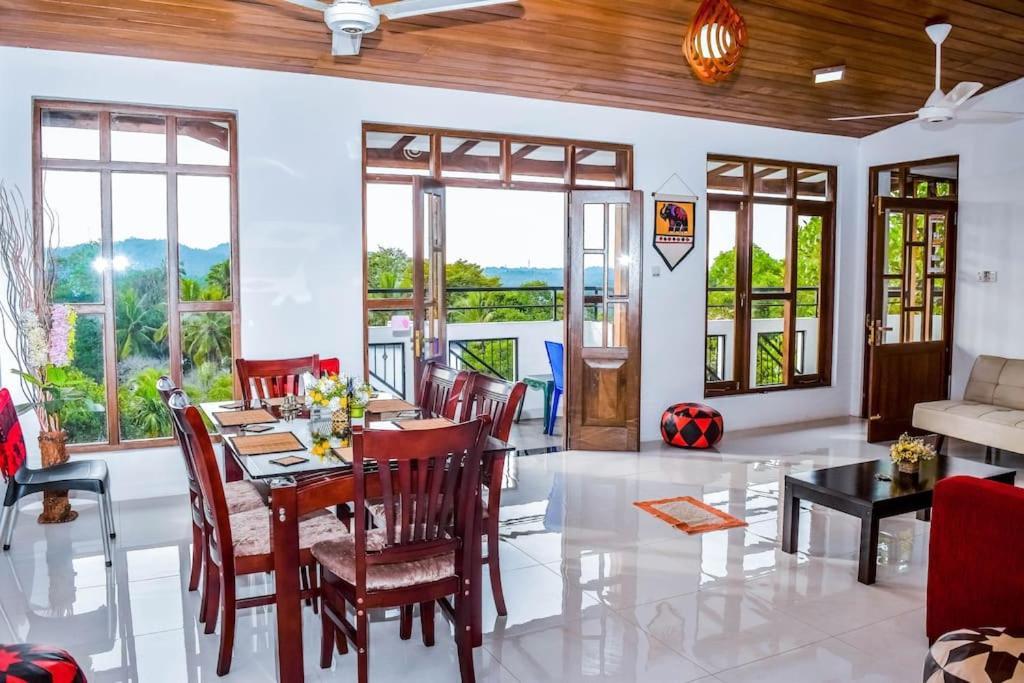 Saru Holiday Apartment - Upto 6 Guests Канді Екстер'єр фото