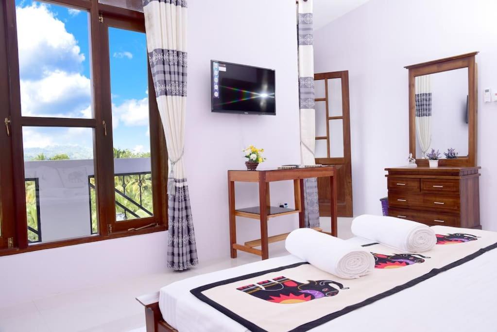 Saru Holiday Apartment - Upto 6 Guests Канді Екстер'єр фото