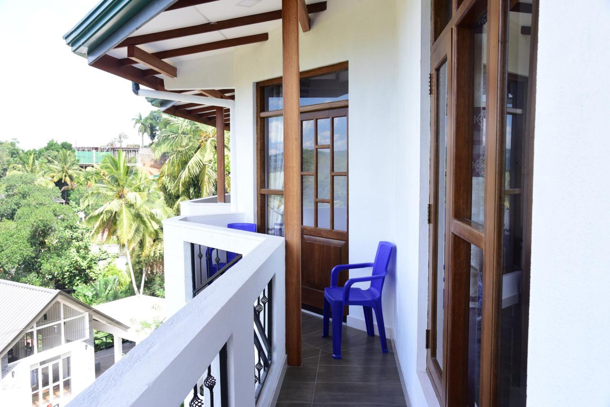 Saru Holiday Apartment - Upto 6 Guests Канді Екстер'єр фото