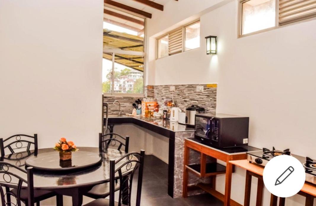 Saru Holiday Apartment - Upto 6 Guests Канді Екстер'єр фото