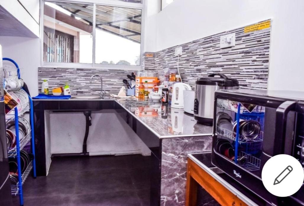 Saru Holiday Apartment - Upto 6 Guests Канді Екстер'єр фото